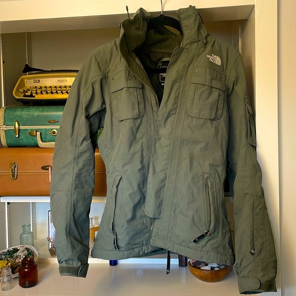 Retro North Face snowboard jacket 🏂 - Picture 4 of 8